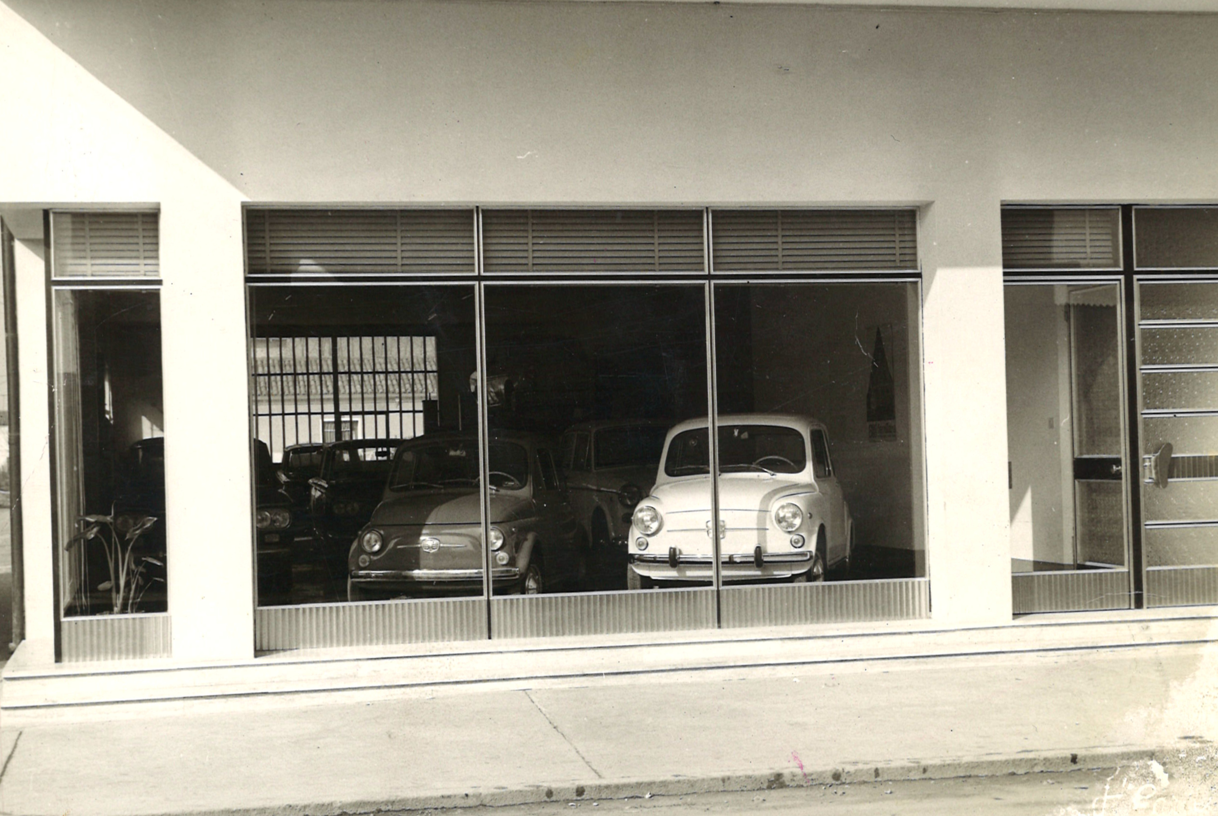 Vetrina auto